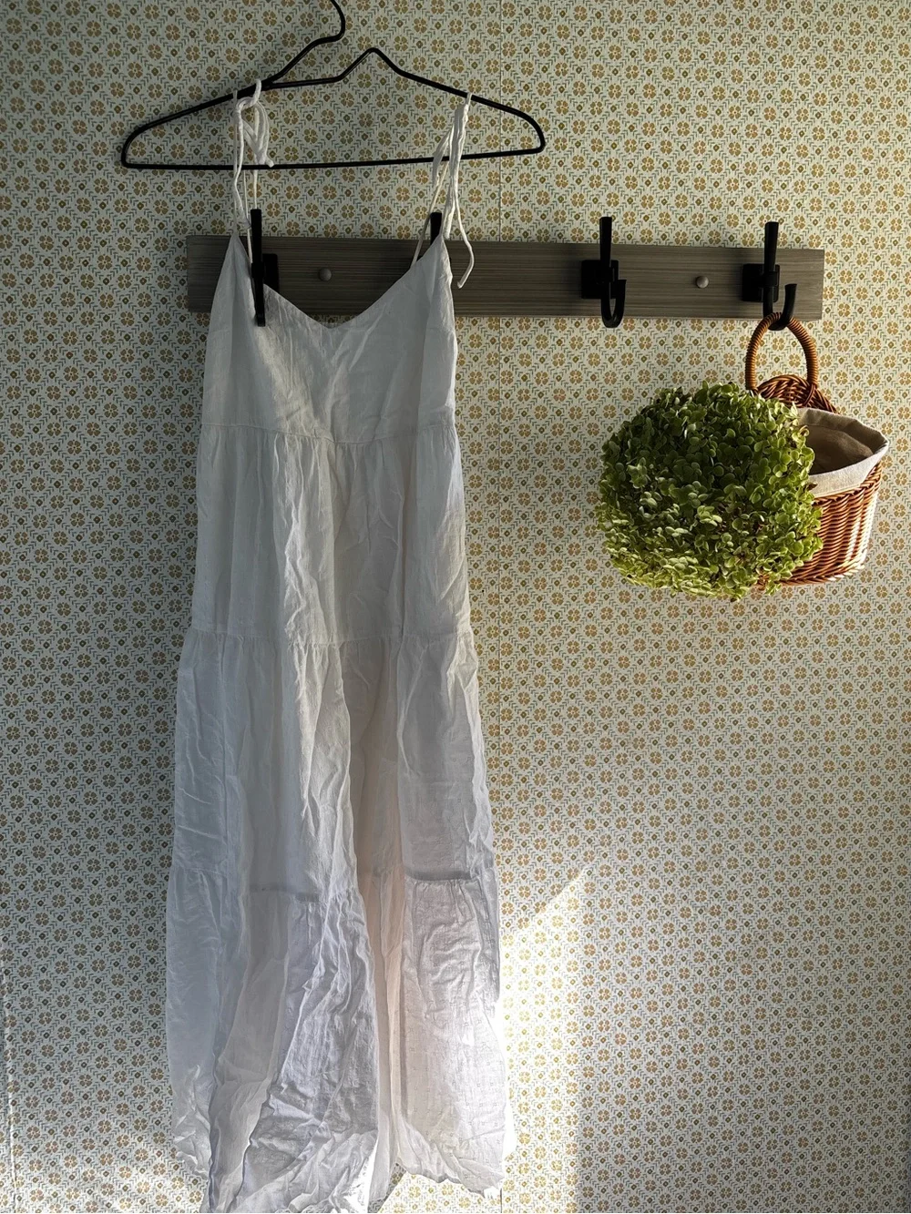 Abercrombie & Fitch White Tie-Strap Tiered Maxi Dress